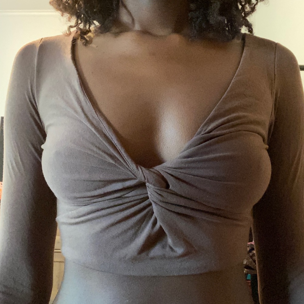 Aritizia long sleeve brown crop top